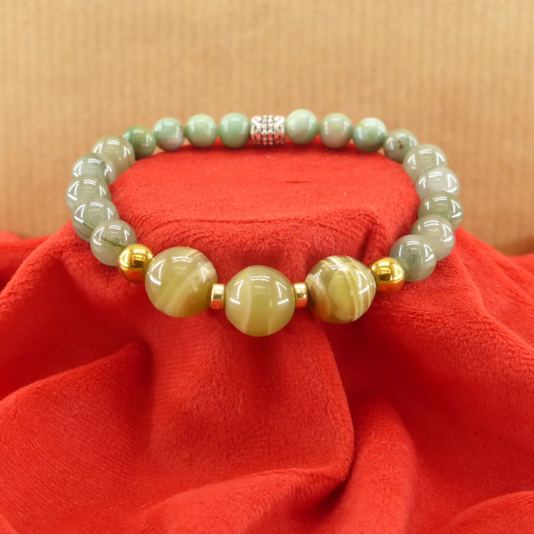 Agate and jade bracelet