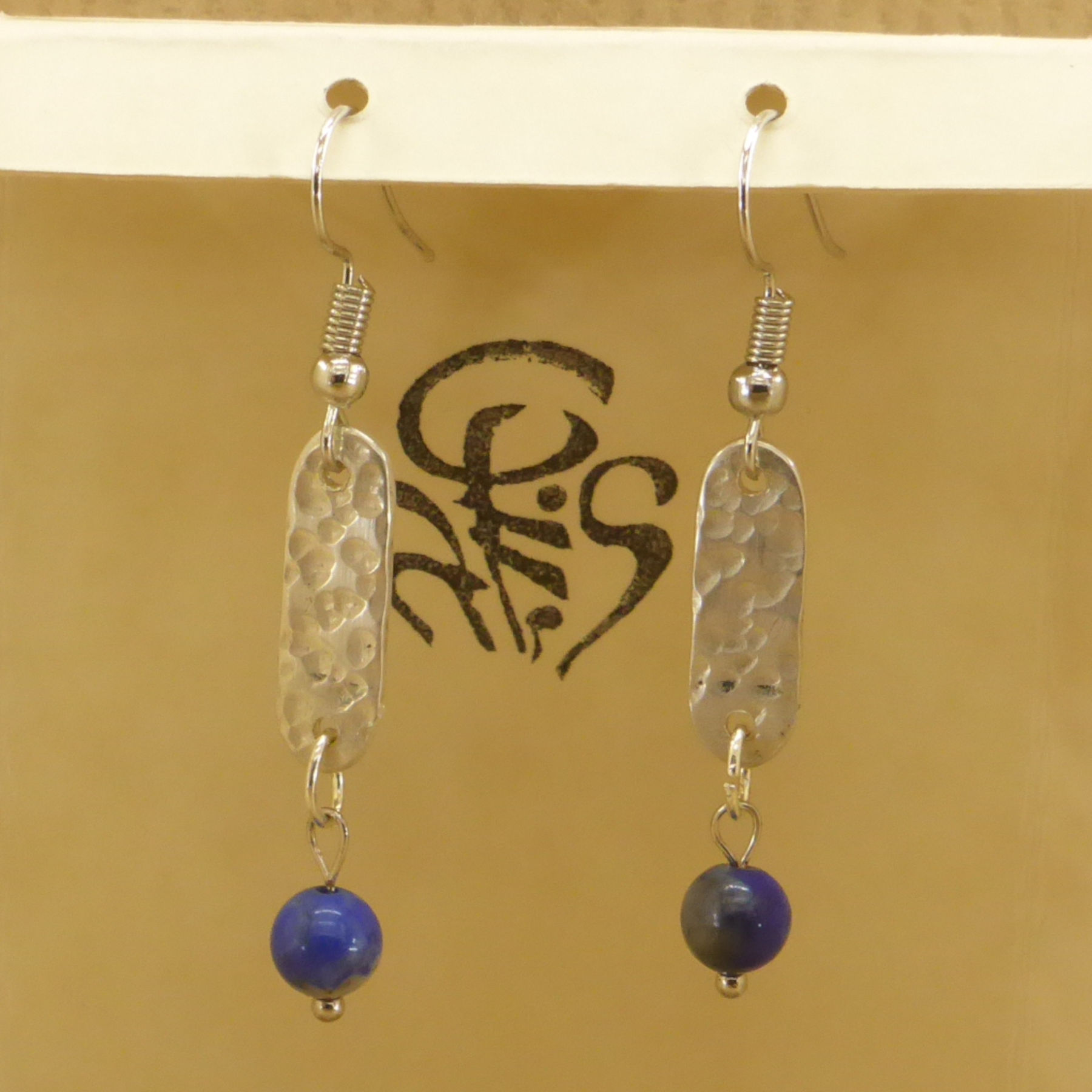 Boucles d'oreilles oblongues argent 925 martelé, perle lapis lazuli