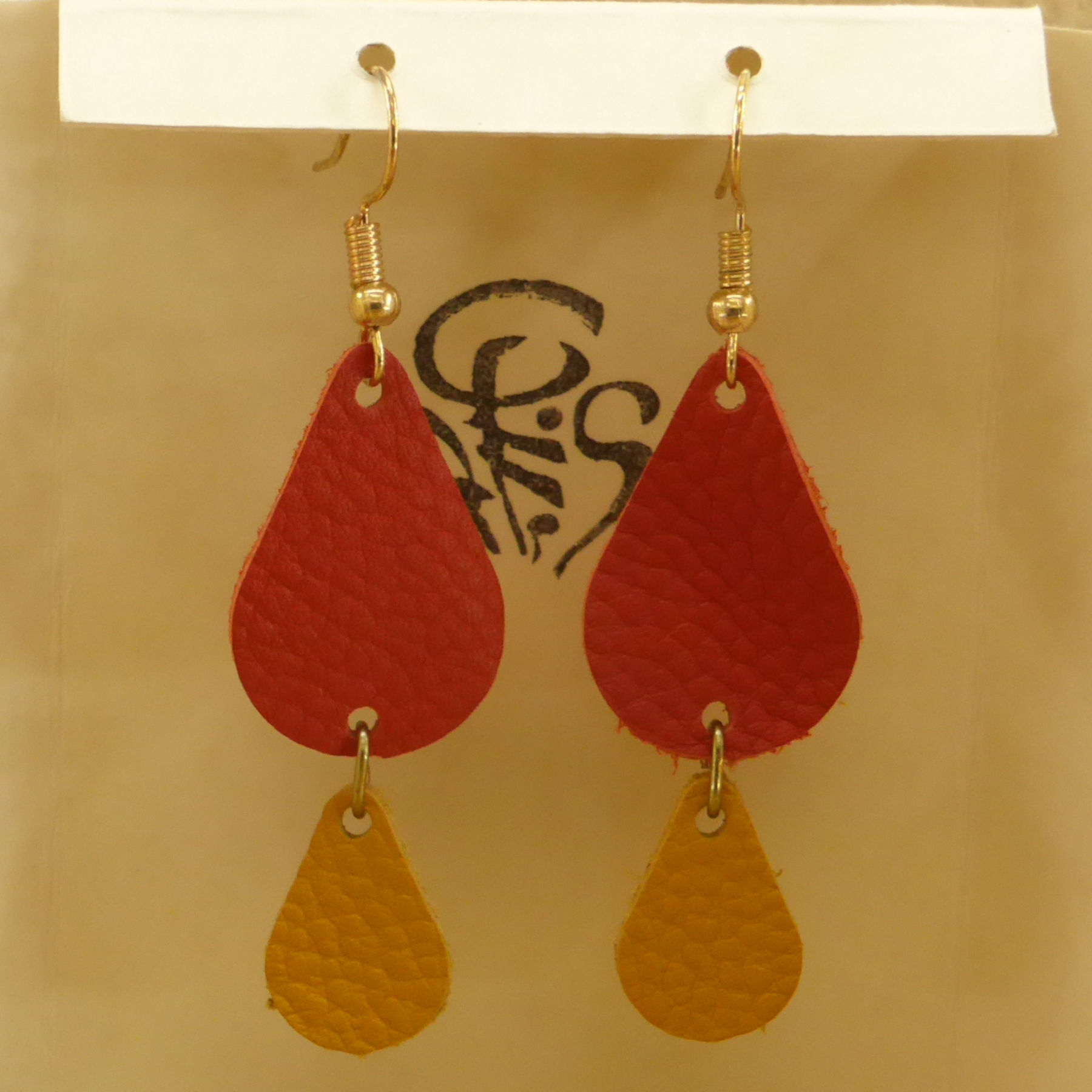 Boucles d'oreilles contemporaines cuirs rouge et fauve, Goutte d'eau