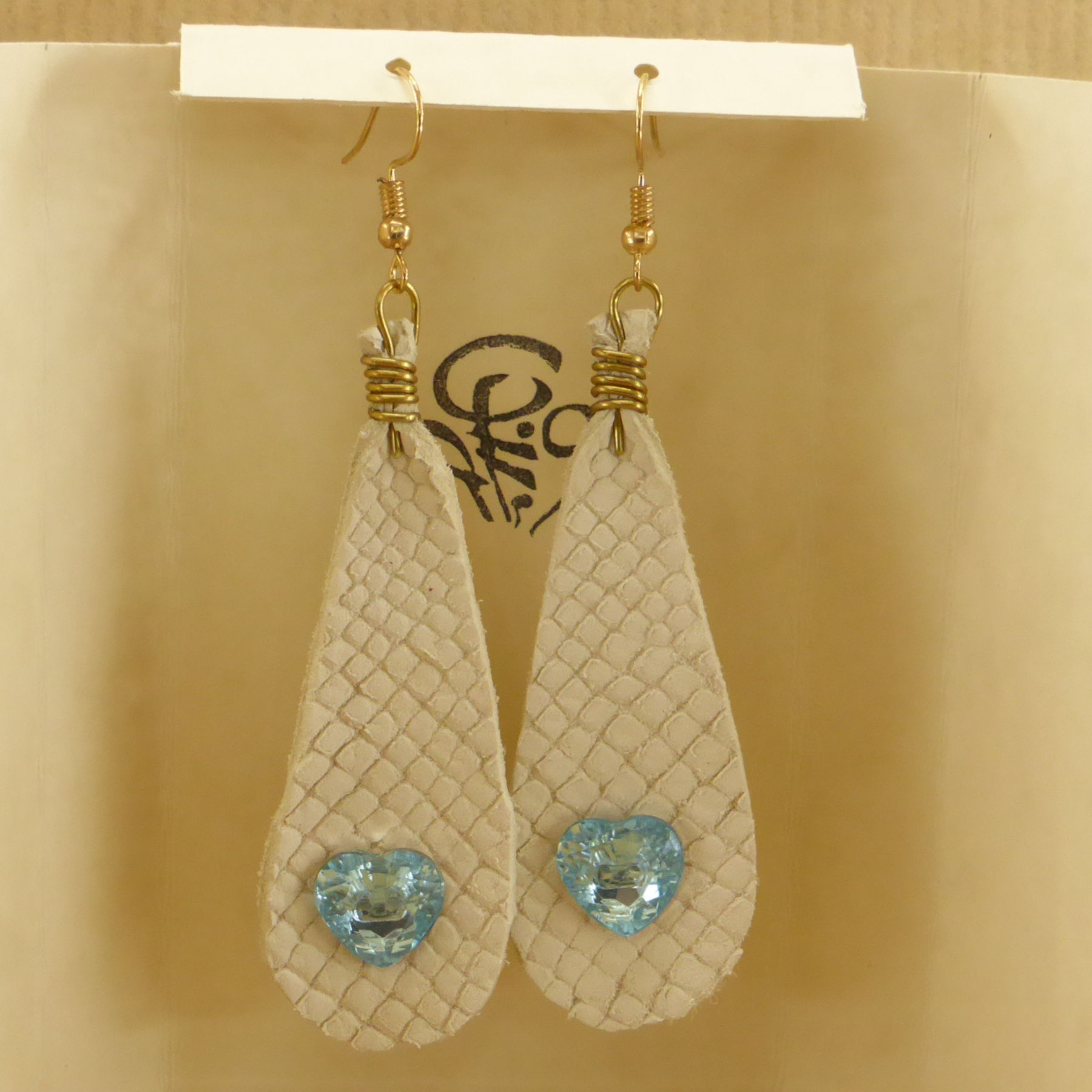 Mesh white leather and blue heart earrings