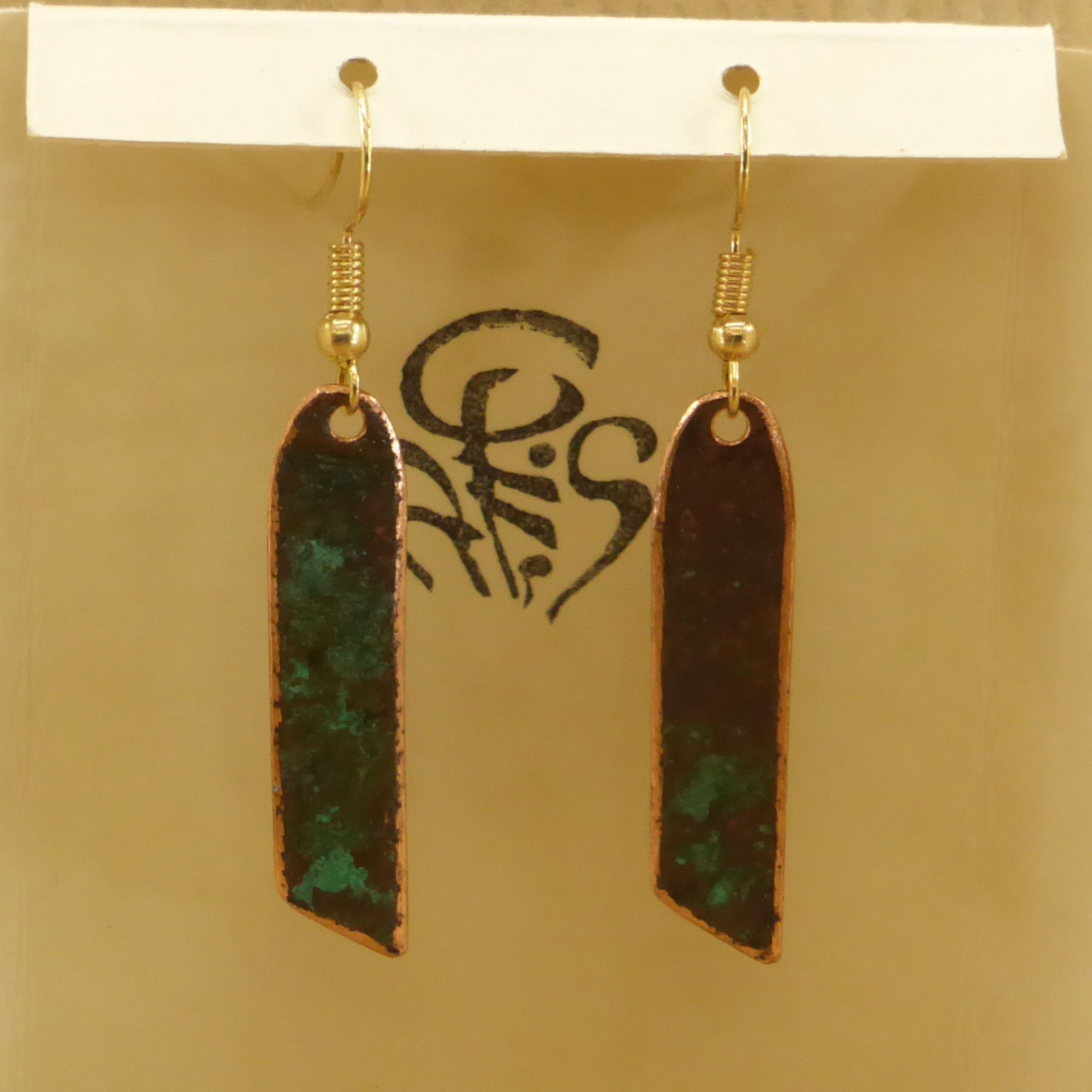 Boucle oreille losange de cuivre patiné